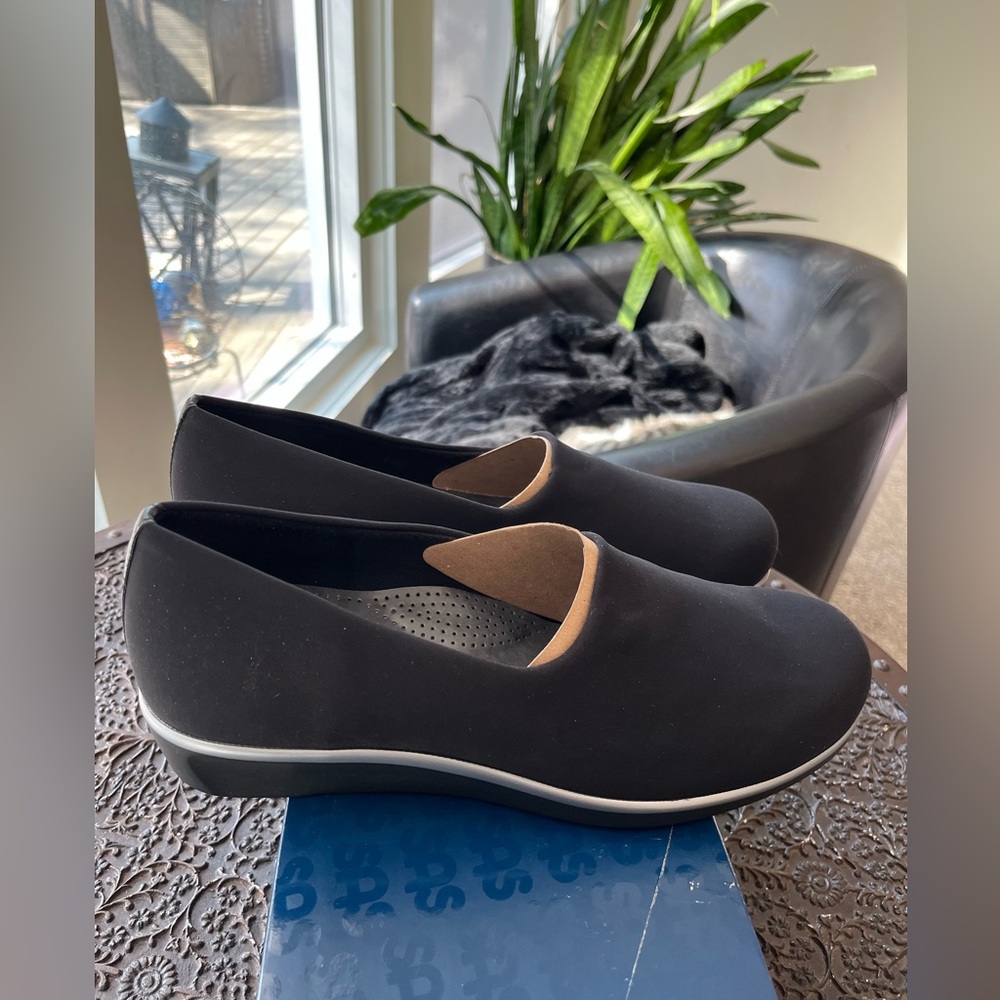 SAS BLISS BLACK WEDGE SHOES 9.5 WIDE